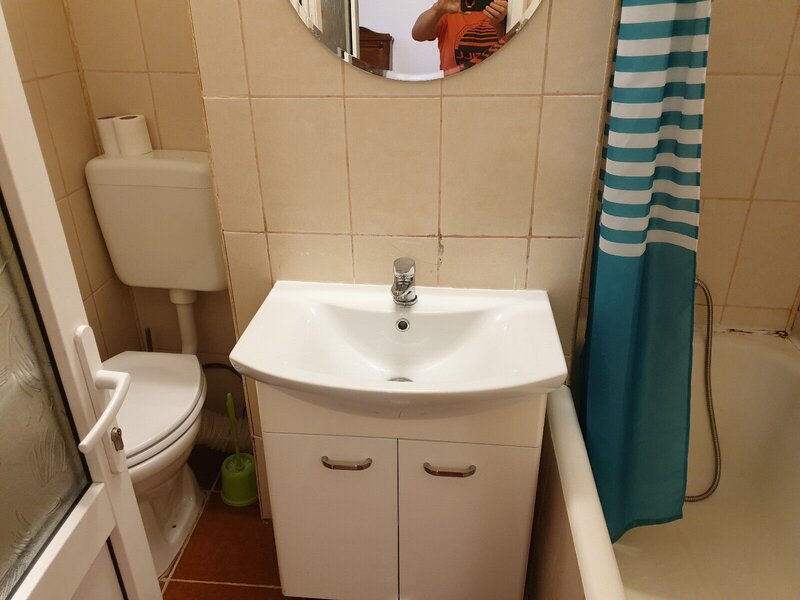 Ion Mihalache, Banu Manta, inchiriere garsoniera.